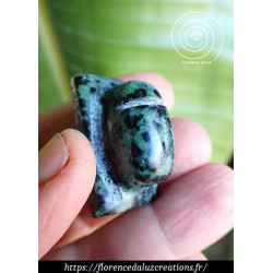 Scarabée en rubis zoisite